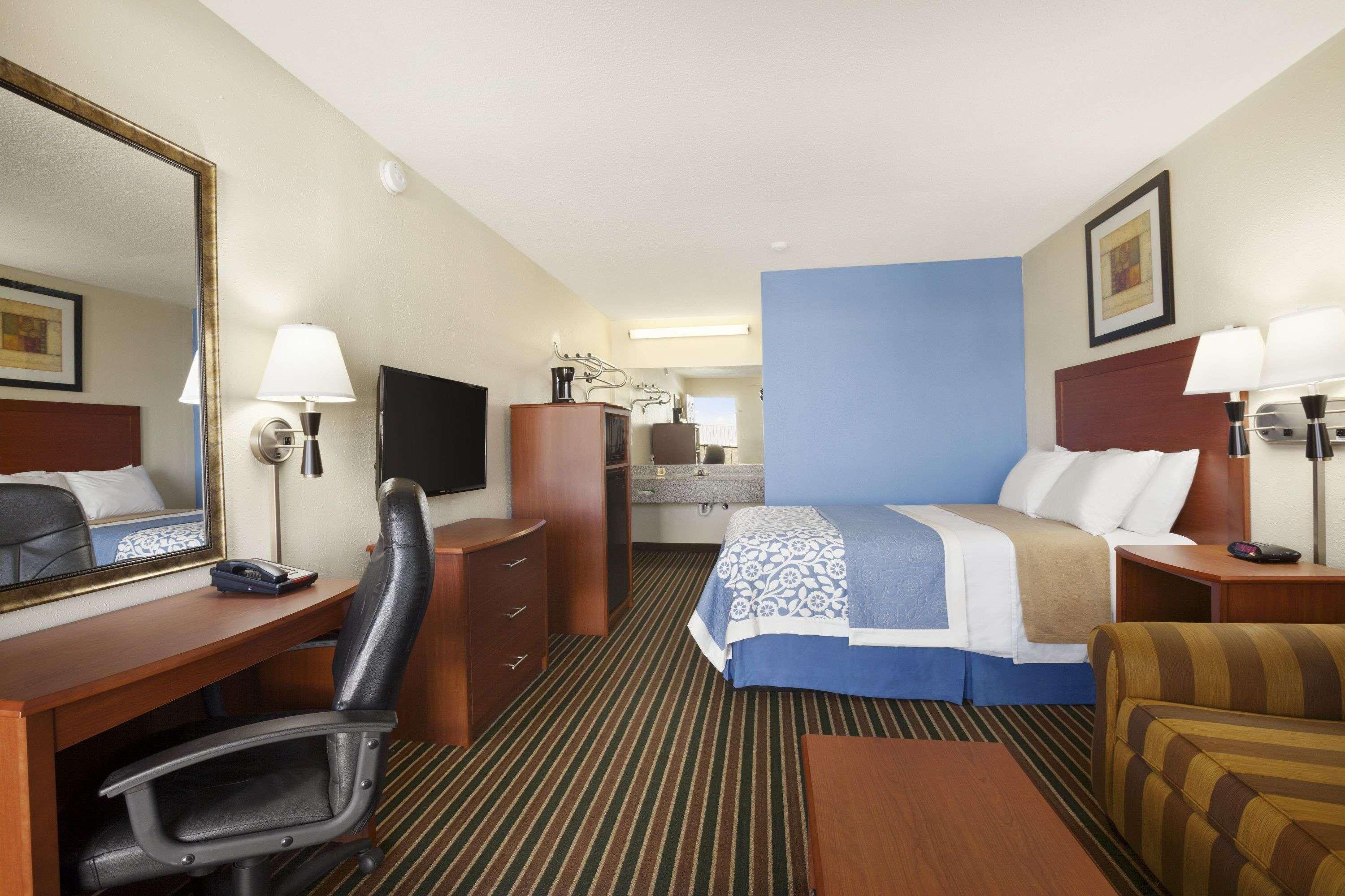Days Inn By Wyndham Champaign/Urbana Exterior photo