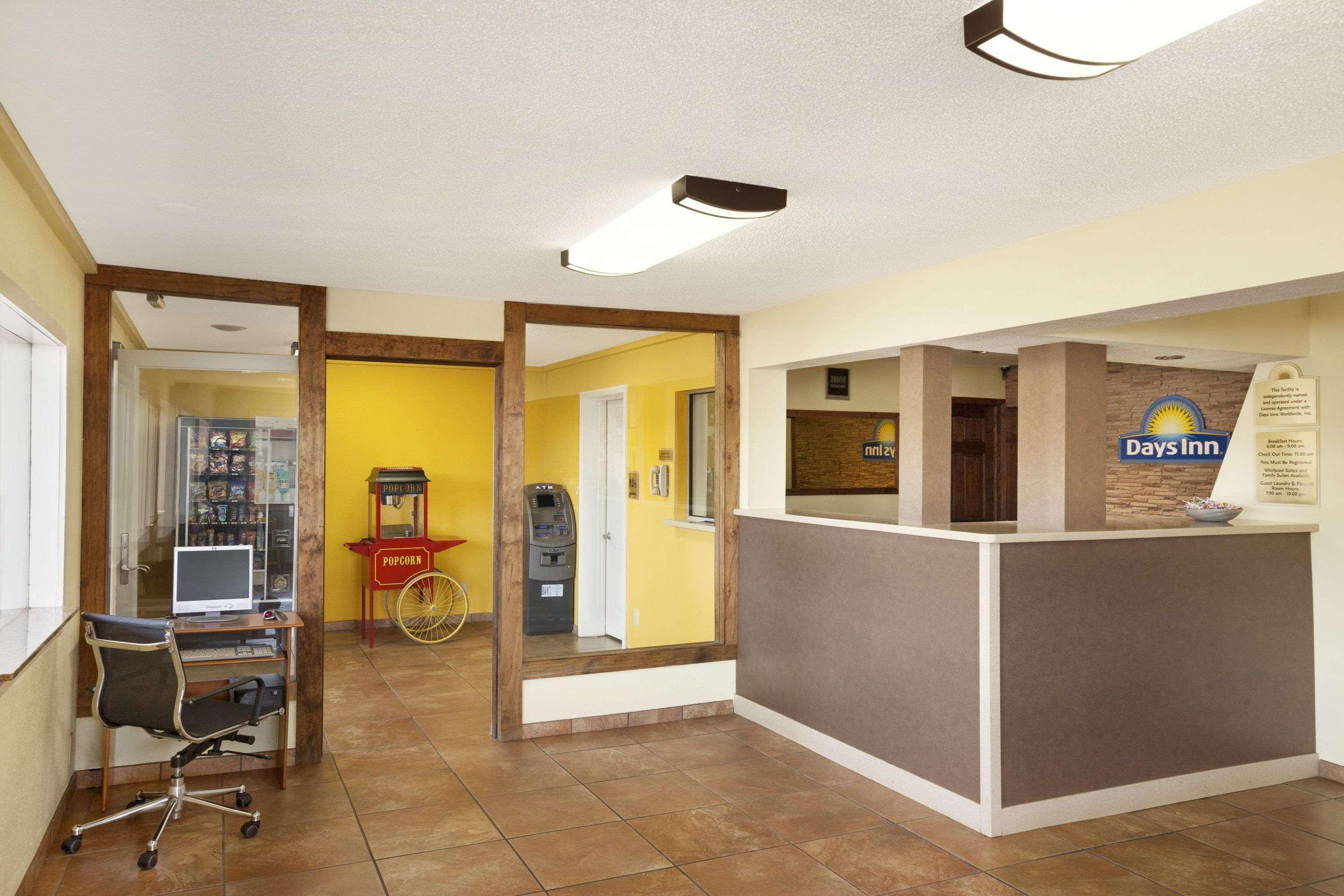 Days Inn By Wyndham Champaign/Urbana Exterior photo