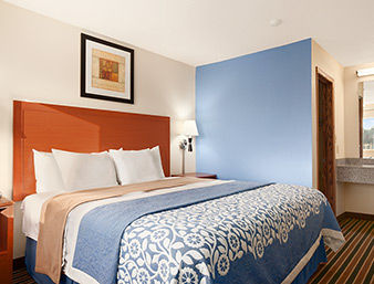 Days Inn By Wyndham Champaign/Urbana Exterior photo